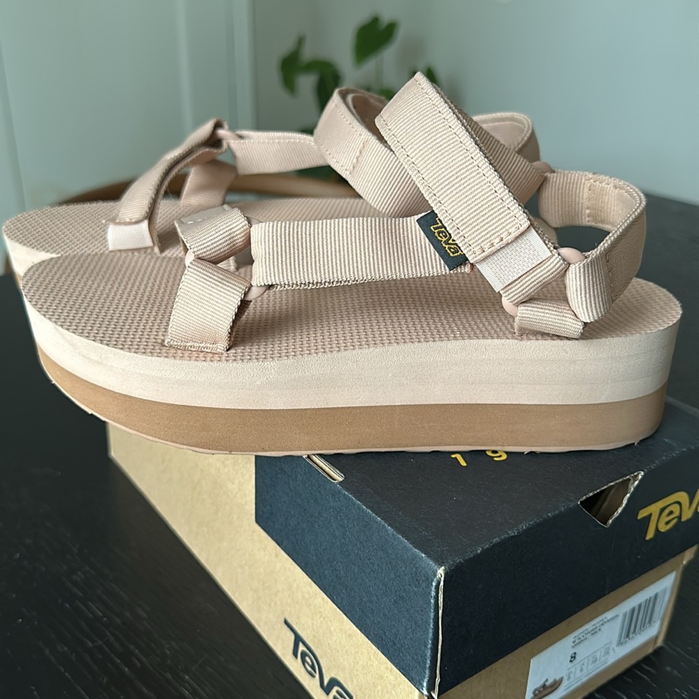 Teva Flatform Universal Sandal - WMNS Sz 8